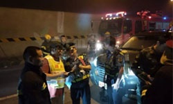 滬昆高速懷化段隧道發(fā)生貨車追尾起火，滯留人員依據(jù)隧道應(yīng)急疏散燈具安全疏散